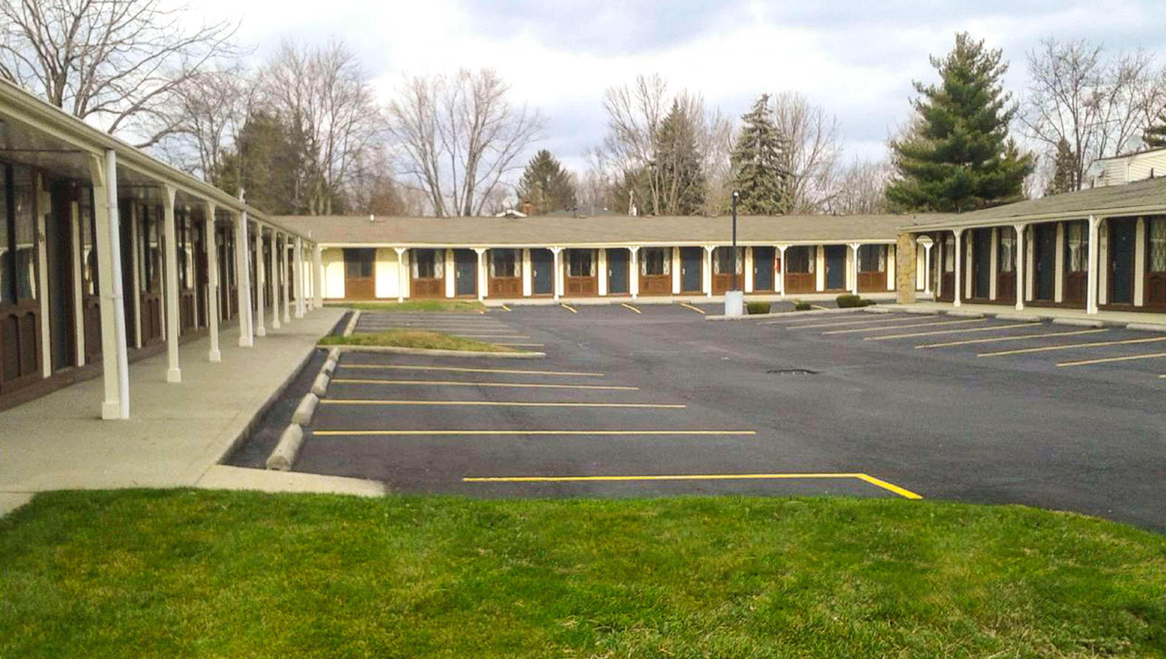 M Star Columbus North Motel Exterior foto